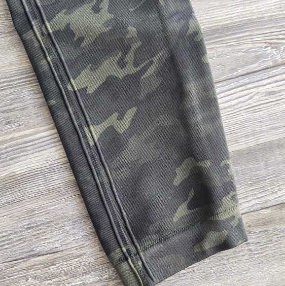 Spanx Look At Me Now Camo Leggings 🖤 Size XL – Never Worn - Picture 3 of 7